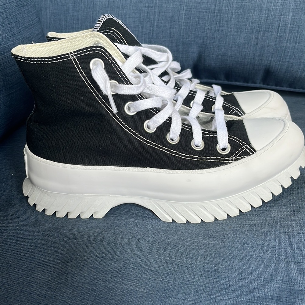 Converse shoes Size Women’s 6 Platform